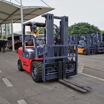 Dizel zorlu arazi çatal kaldırıcıları 3 aşamalı direği arazi çatal kaldırıcıları