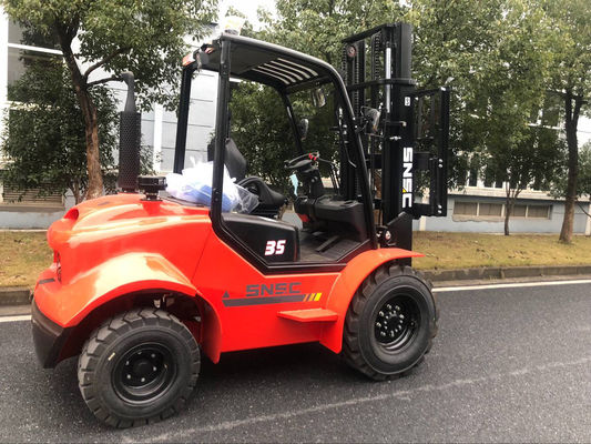 3000kg-5000kg 4wd zorlu arazi çatal kaldırma araçları