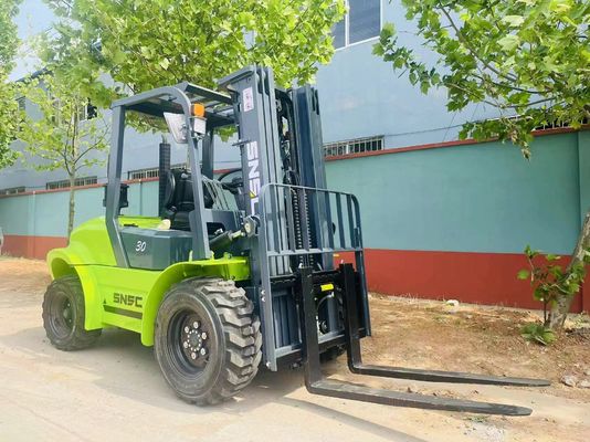 3000kg-5000kg 4wd zorlu arazi çatal kaldırma araçları